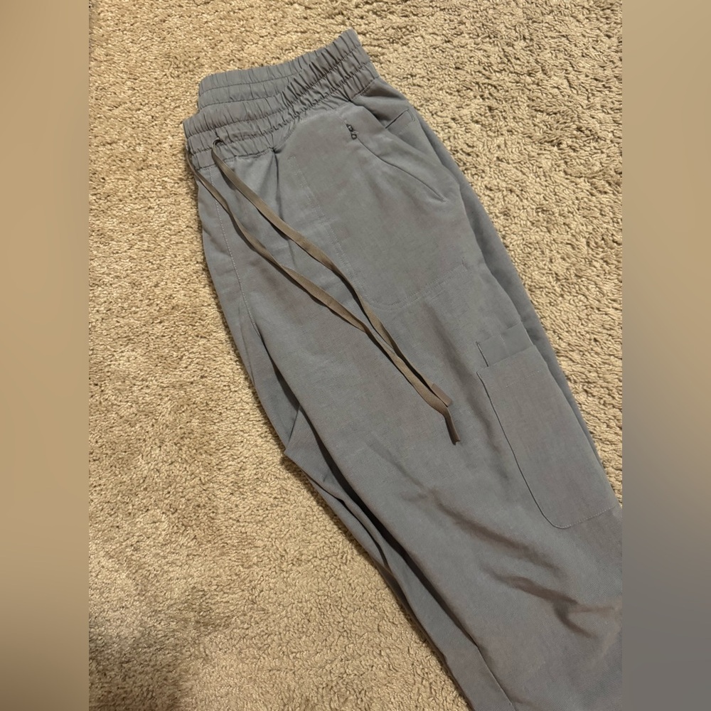 Women’s Figs scrub pants
